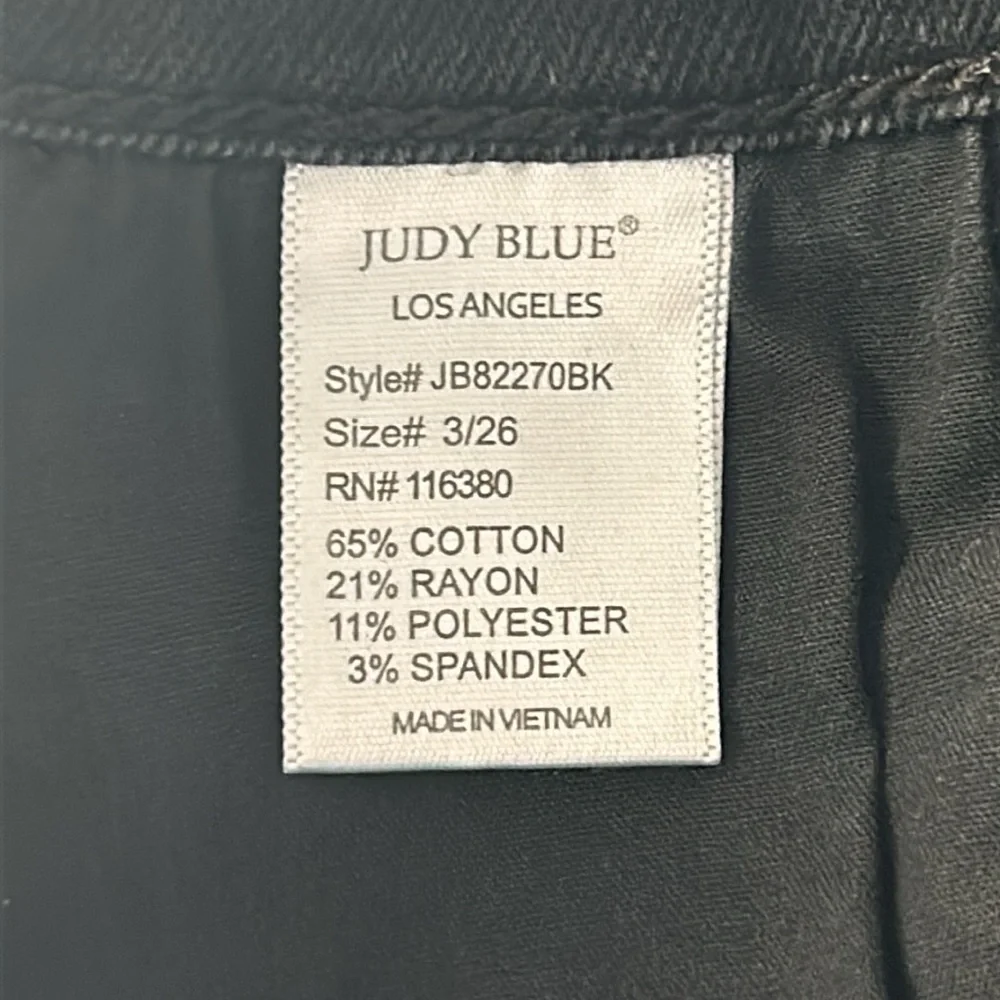 Judy Blue skinny fit capri jeans distressed size 26 black