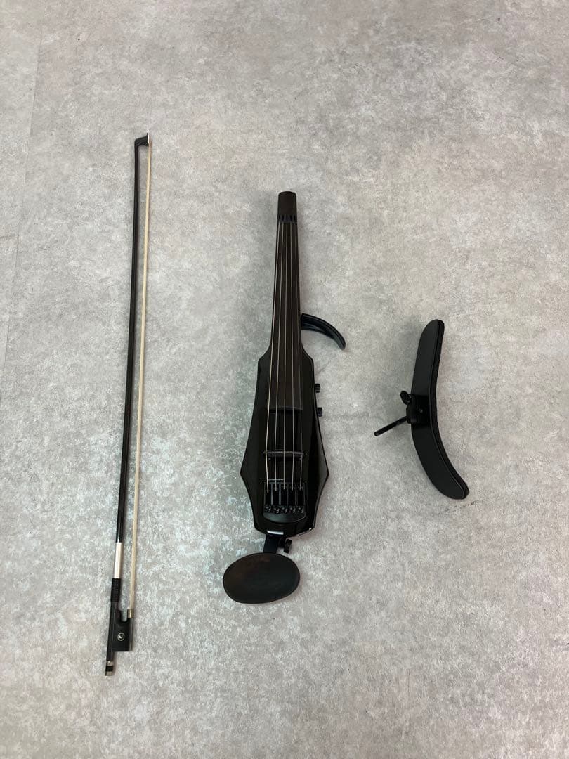 Price reduction! NS Design 5-string electric violin, black, with bow