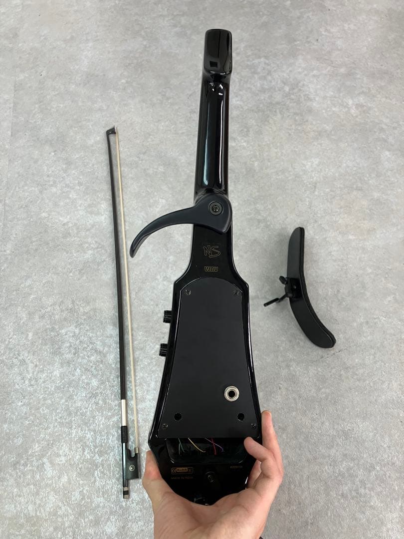 Price reduction! NS Design 5-string electric violin, black, with bow